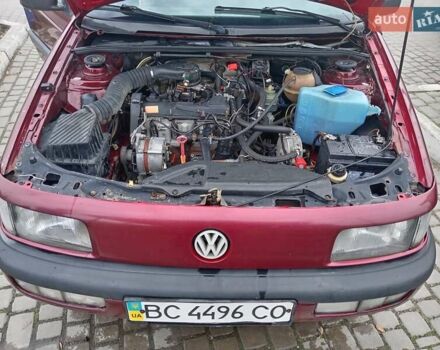 Красный Фольксваген Пассат, объемом двигателя 1.78 л и пробегом 400 тыс. км за 1300 $, фото 3 на Automoto.ua