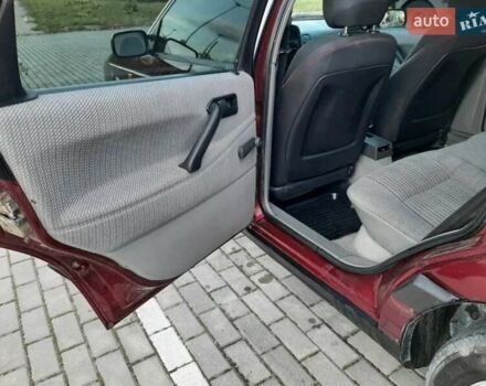 Красный Фольксваген Пассат, объемом двигателя 1.8 л и пробегом 380 тыс. км за 2600 $, фото 18 на Automoto.ua