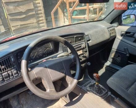 Красный Фольксваген Пассат, объемом двигателя 1.8 л и пробегом 395 тыс. км за 1500 $, фото 12 на Automoto.ua