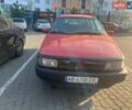Красный Фольксваген Пассат, объемом двигателя 1.8 л и пробегом 330 тыс. км за 1100 $, фото 1 на Automoto.ua