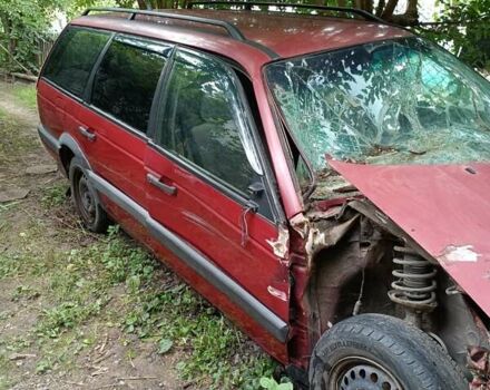 Красный Фольксваген Пассат, объемом двигателя 2 л и пробегом 250 тыс. км за 1100 $, фото 3 на Automoto.ua