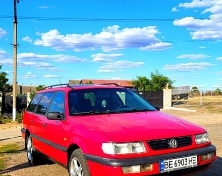 Червоний Фольксваген Пассат, об'ємом двигуна 1.8 л та пробігом 300 тис. км за 2250 $, фото 3 на Automoto.ua