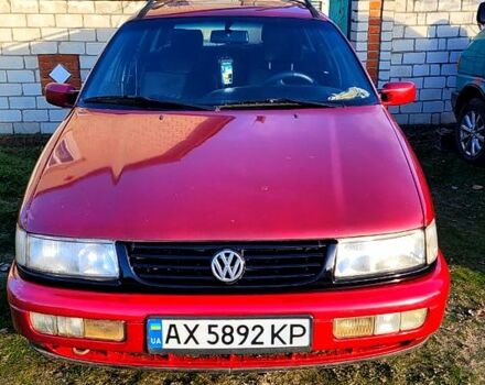 Красный Фольксваген Пассат, объемом двигателя 2.8 л и пробегом 200 тыс. км за 2500 $, фото 1 на Automoto.ua