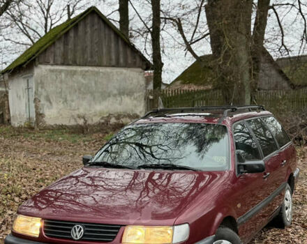 Червоний Фольксваген Пассат, об'ємом двигуна 1.8 л та пробігом 230 тис. км за 2299 $, фото 4 на Automoto.ua