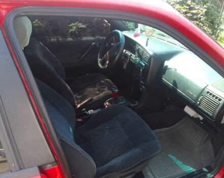 Красный Фольксваген Пассат, объемом двигателя 1.8 л и пробегом 260 тыс. км за 1900 $, фото 3 на Automoto.ua