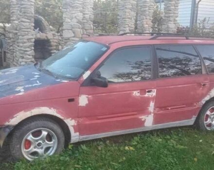 Красный Фольксваген Пассат, объемом двигателя 1.6 л и пробегом 300 тыс. км за 650 $, фото 2 на Automoto.ua