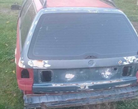 Красный Фольксваген Пассат, объемом двигателя 1.6 л и пробегом 300 тыс. км за 650 $, фото 3 на Automoto.ua