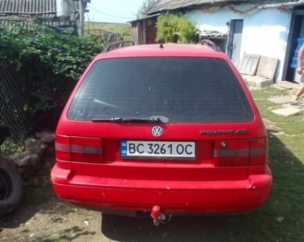 Красный Фольксваген Пассат, объемом двигателя 1.8 л и пробегом 260 тыс. км за 1900 $, фото 2 на Automoto.ua