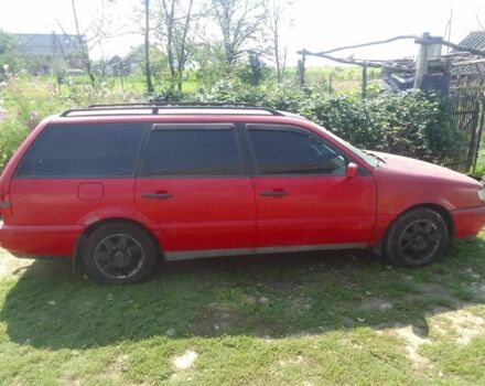 Красный Фольксваген Пассат, объемом двигателя 1.8 л и пробегом 260 тыс. км за 1900 $, фото 1 на Automoto.ua