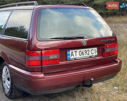 Червоний Фольксваген Пассат, об'ємом двигуна 1.6 л та пробігом 340 тис. км за 3450 $, фото 8 на Automoto.ua