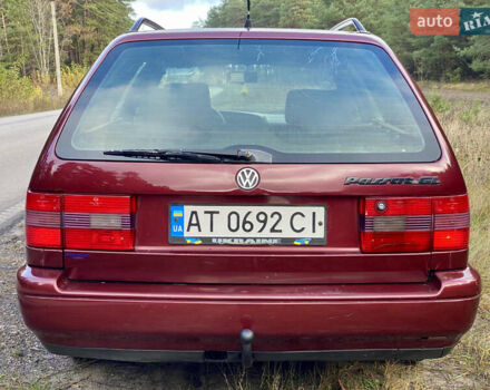 Червоний Фольксваген Пассат, об'ємом двигуна 1.6 л та пробігом 340 тис. км за 3450 $, фото 9 на Automoto.ua