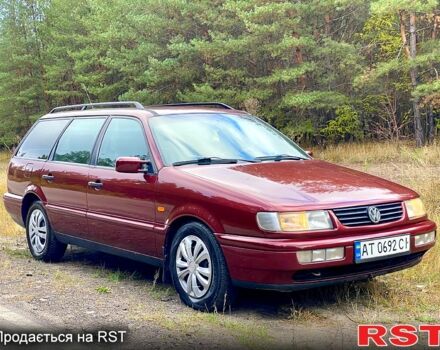 Червоний Фольксваген Пассат, об'ємом двигуна 1.6 л та пробігом 340 тис. км за 3450 $, фото 2 на Automoto.ua