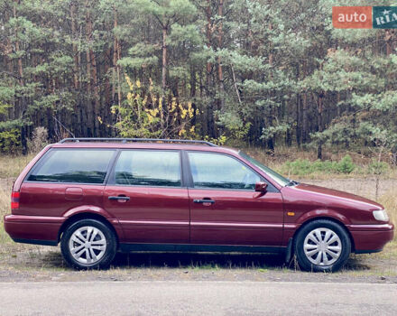 Червоний Фольксваген Пассат, об'ємом двигуна 1.6 л та пробігом 340 тис. км за 3450 $, фото 6 на Automoto.ua
