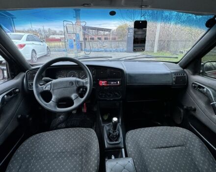 Красный Фольксваген Пассат, объемом двигателя 1.8 л и пробегом 200 тыс. км за 2100 $, фото 5 на Automoto.ua