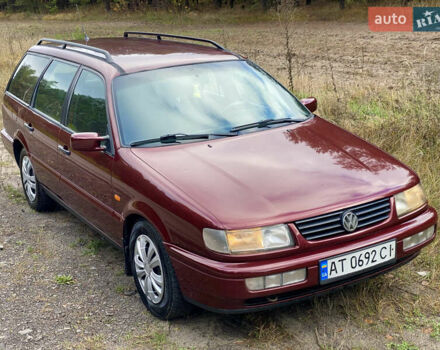 Червоний Фольксваген Пассат, об'ємом двигуна 1.6 л та пробігом 340 тис. км за 3450 $, фото 27 на Automoto.ua