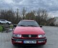 Красный Фольксваген Пассат, объемом двигателя 1.8 л и пробегом 200 тыс. км за 2100 $, фото 2 на Automoto.ua