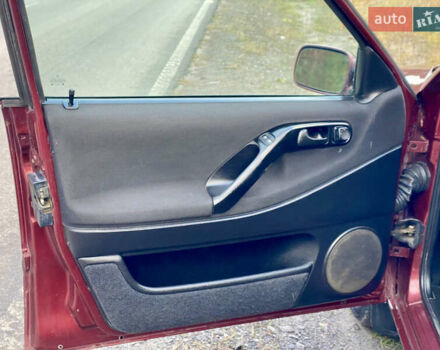 Червоний Фольксваген Пассат, об'ємом двигуна 1.6 л та пробігом 340 тис. км за 3450 $, фото 12 на Automoto.ua