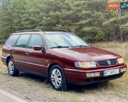 Червоний Фольксваген Пассат, об'ємом двигуна 1.6 л та пробігом 340 тис. км за 3450 $, фото 3 на Automoto.ua