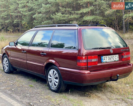 Червоний Фольксваген Пассат, об'ємом двигуна 1.6 л та пробігом 340 тис. км за 3450 $, фото 7 на Automoto.ua
