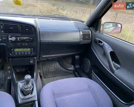 Червоний Фольксваген Пассат, об'ємом двигуна 1.6 л та пробігом 340 тис. км за 3450 $, фото 23 на Automoto.ua