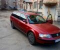 Красный Фольксваген Пассат, объемом двигателя 1.8 л и пробегом 330 тыс. км за 2700 $, фото 1 на Automoto.ua