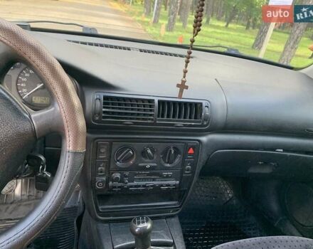 Красный Фольксваген Пассат, объемом двигателя 1.8 л и пробегом 277 тыс. км за 3300 $, фото 4 на Automoto.ua