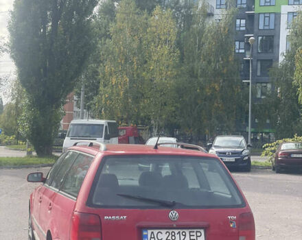 Красный Фольксваген Пассат, объемом двигателя 1.9 л и пробегом 380 тыс. км за 2700 $, фото 4 на Automoto.ua