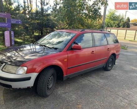 Красный Фольксваген Пассат, объемом двигателя 1.8 л и пробегом 277 тыс. км за 3300 $, фото 1 на Automoto.ua