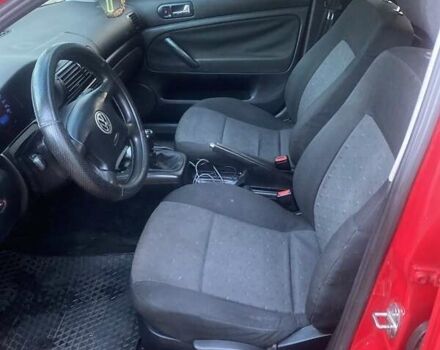 Красный Фольксваген Пассат, объемом двигателя 1.6 л и пробегом 300 тыс. км за 3300 $, фото 1 на Automoto.ua