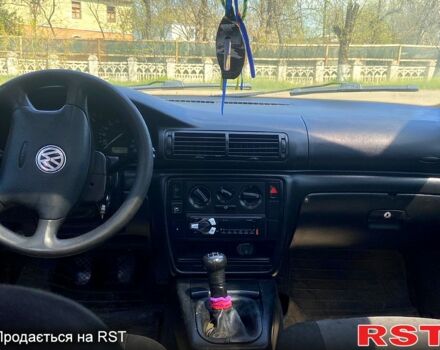 Червоний Фольксваген Пассат, об'ємом двигуна 1.6 л та пробігом 385 тис. км за 2600 $, фото 3 на Automoto.ua