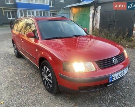 Красный Фольксваген Пассат, объемом двигателя 1.6 л и пробегом 300 тыс. км за 3300 $, фото 4 на Automoto.ua
