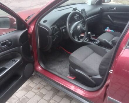 Красный Фольксваген Пассат, объемом двигателя 2 л и пробегом 360 тыс. км за 1800 $, фото 2 на Automoto.ua