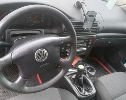 Красный Фольксваген Пассат, объемом двигателя 2 л и пробегом 360 тыс. км за 1800 $, фото 3 на Automoto.ua