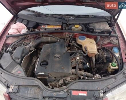 Червоний Фольксваген Пассат, об'ємом двигуна 1.6 л та пробігом 321 тис. км за 1150 $, фото 6 на Automoto.ua