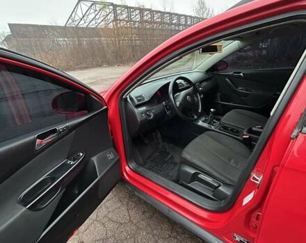 Красный Фольксваген Пассат, объемом двигателя 1.6 л и пробегом 242 тыс. км за 4500 $, фото 10 на Automoto.ua