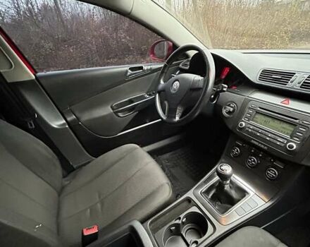 Красный Фольксваген Пассат, объемом двигателя 1.6 л и пробегом 242 тыс. км за 4500 $, фото 12 на Automoto.ua