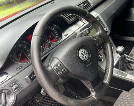 Красный Фольксваген Пассат, объемом двигателя 1.6 л и пробегом 290 тыс. км за 5000 $, фото 14 на Automoto.ua