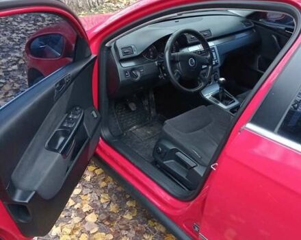 Красный Фольксваген Пассат, объемом двигателя 2 л и пробегом 314 тыс. км за 5300 $, фото 6 на Automoto.ua