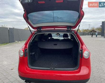 Красный Фольксваген Пассат, объемом двигателя 1.97 л и пробегом 235 тыс. км за 7200 $, фото 4 на Automoto.ua