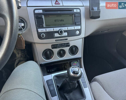 Красный Фольксваген Пассат, объемом двигателя 1.4 л и пробегом 200 тыс. км за 4750 $, фото 13 на Automoto.ua