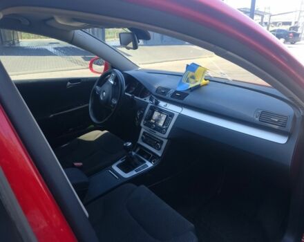 Красный Фольксваген Пассат, объемом двигателя 1.6 л и пробегом 311 тыс. км за 6200 $, фото 1 на Automoto.ua