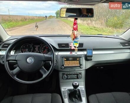 Красный Фольксваген Пассат, объемом двигателя 1.6 л и пробегом 269 тыс. км за 6300 $, фото 3 на Automoto.ua