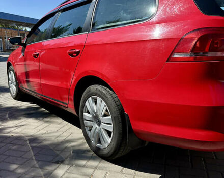 Красный Фольксваген Пассат, объемом двигателя 1.6 л и пробегом 265 тыс. км за 9200 $, фото 14 на Automoto.ua