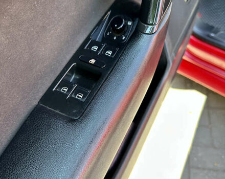 Красный Фольксваген Пассат, объемом двигателя 1.6 л и пробегом 265 тыс. км за 9200 $, фото 26 на Automoto.ua