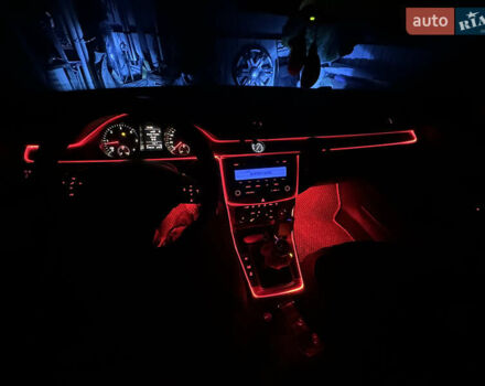 Красный Фольксваген Пассат, объемом двигателя 1.6 л и пробегом 265 тыс. км за 9200 $, фото 35 на Automoto.ua