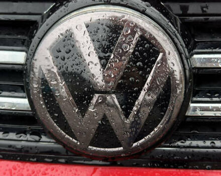 Красный Фольксваген Пассат, объемом двигателя 1.97 л и пробегом 209 тыс. км за 11900 $, фото 13 на Automoto.ua