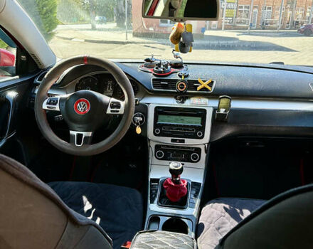 Красный Фольксваген Пассат, объемом двигателя 1.6 л и пробегом 265 тыс. км за 9200 $, фото 23 на Automoto.ua