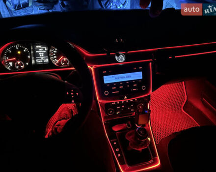 Красный Фольксваген Пассат, объемом двигателя 1.6 л и пробегом 265 тыс. км за 9200 $, фото 36 на Automoto.ua