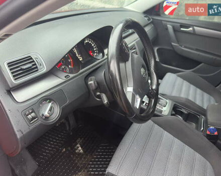 Красный Фольксваген Пассат, объемом двигателя 1.4 л и пробегом 274 тыс. км за 7450 $, фото 20 на Automoto.ua