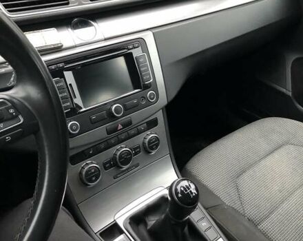 Красный Фольксваген Пассат, объемом двигателя 1.6 л и пробегом 211 тыс. км за 10500 $, фото 19 на Automoto.ua